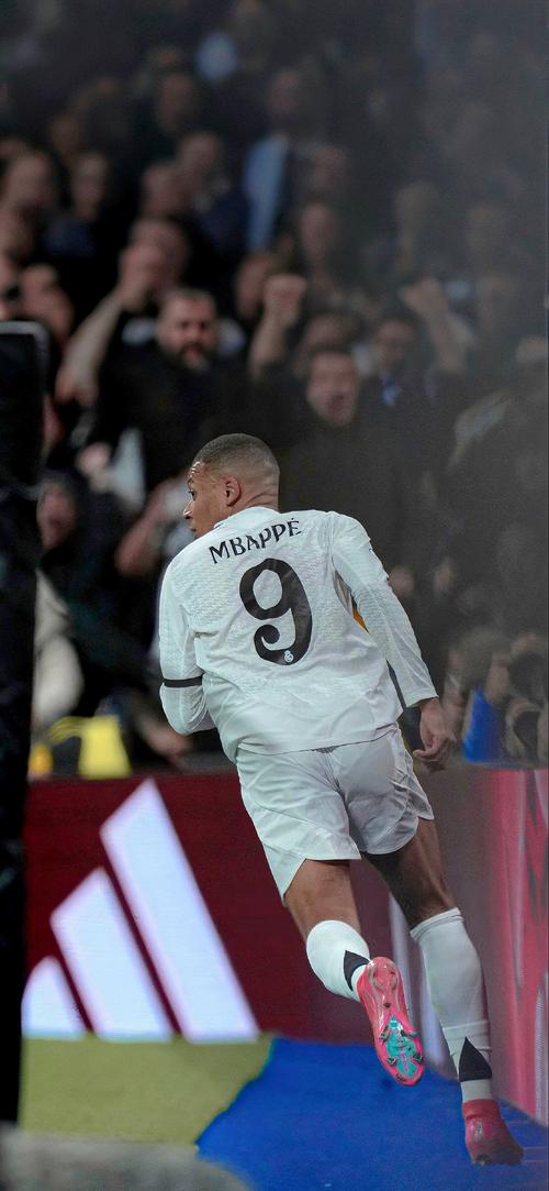 5场不胜！12亿豪阵也没用，英超豪门排名不断下滑，被曼联超越