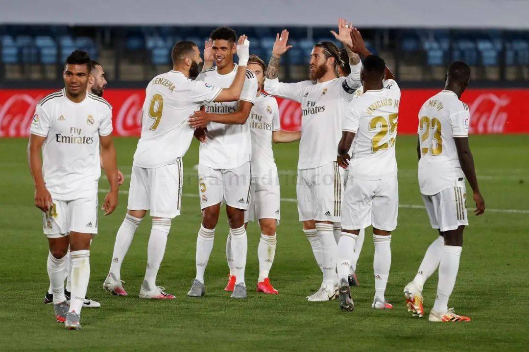 NEW ERA 携手 PlayStation 推出三十周年联名系列！