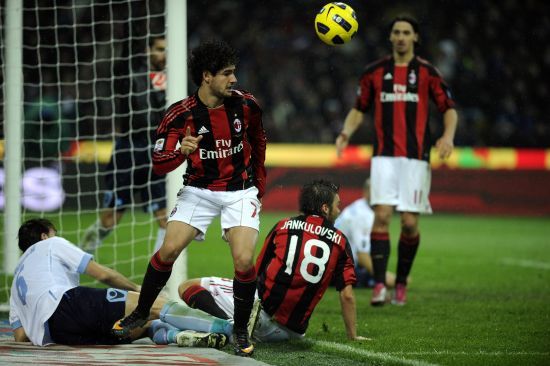 [德甲]阿米里亮鞋钉放倒对手 遭直红罚下