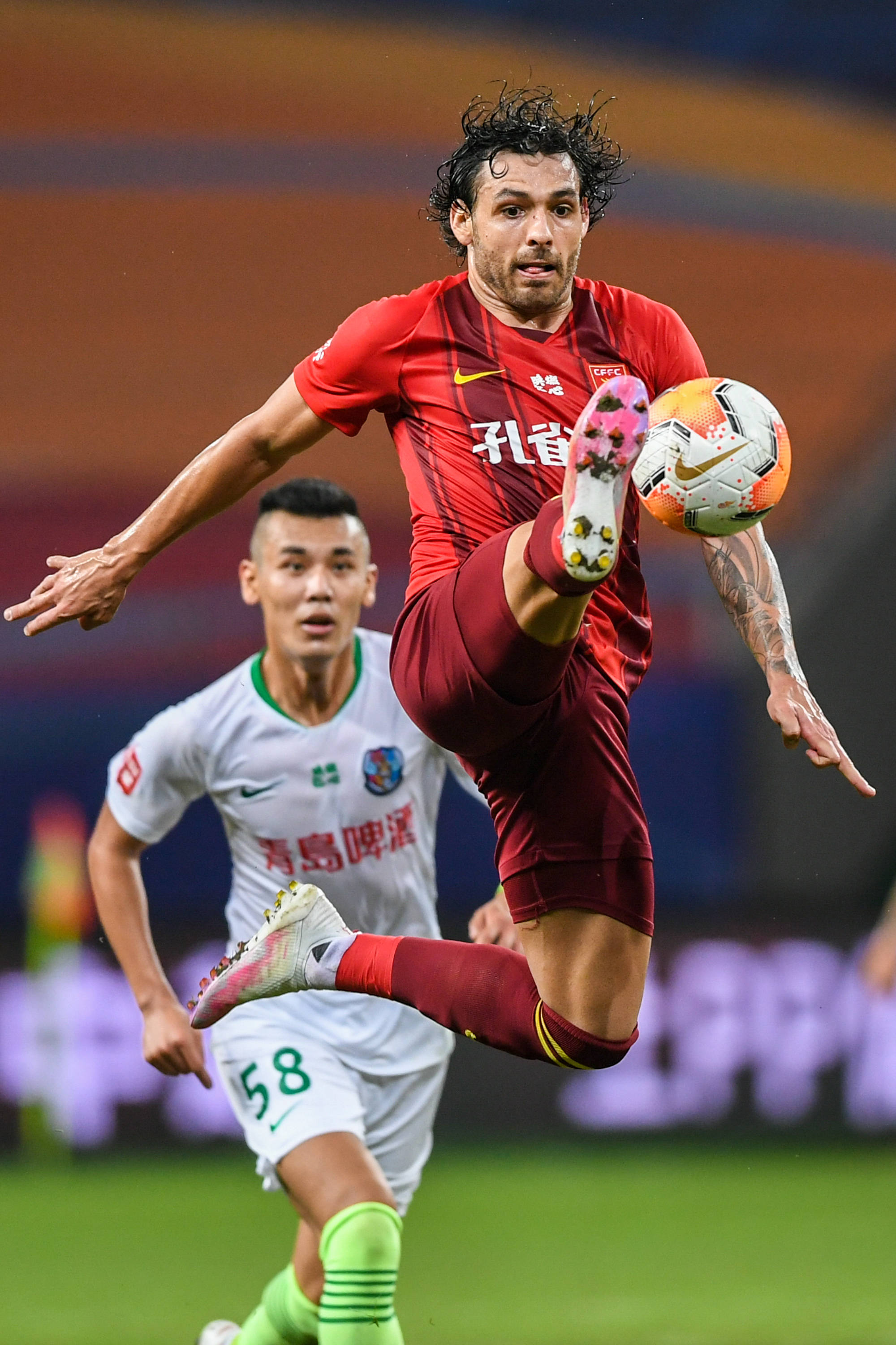 国足喜讯！前欧冠主力铁卫自荐免费完成归化，最快年底就能到位