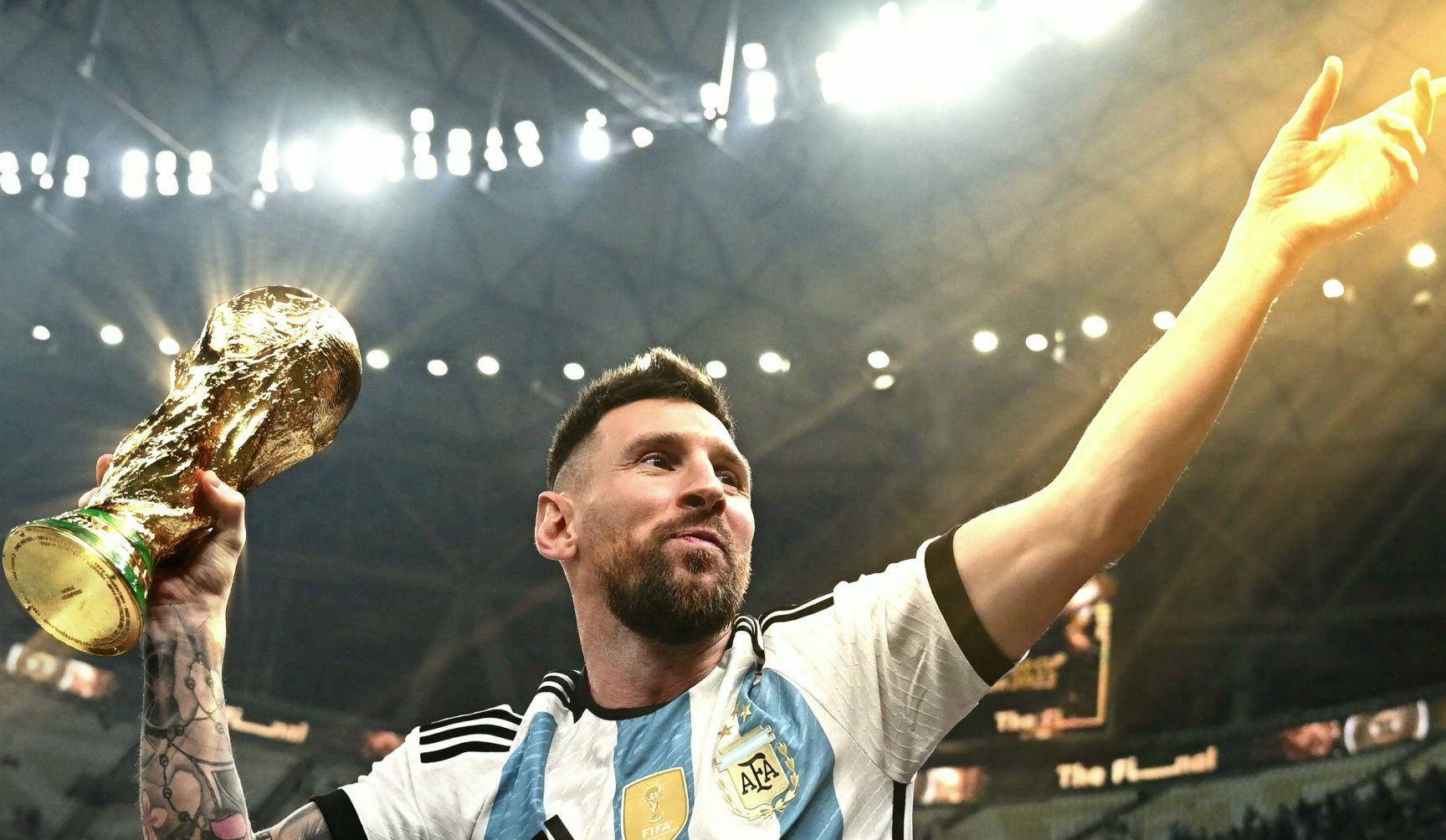 里程悲！詹姆斯达成湖人生涯3500助攻 准三双末节13分难阻惜败