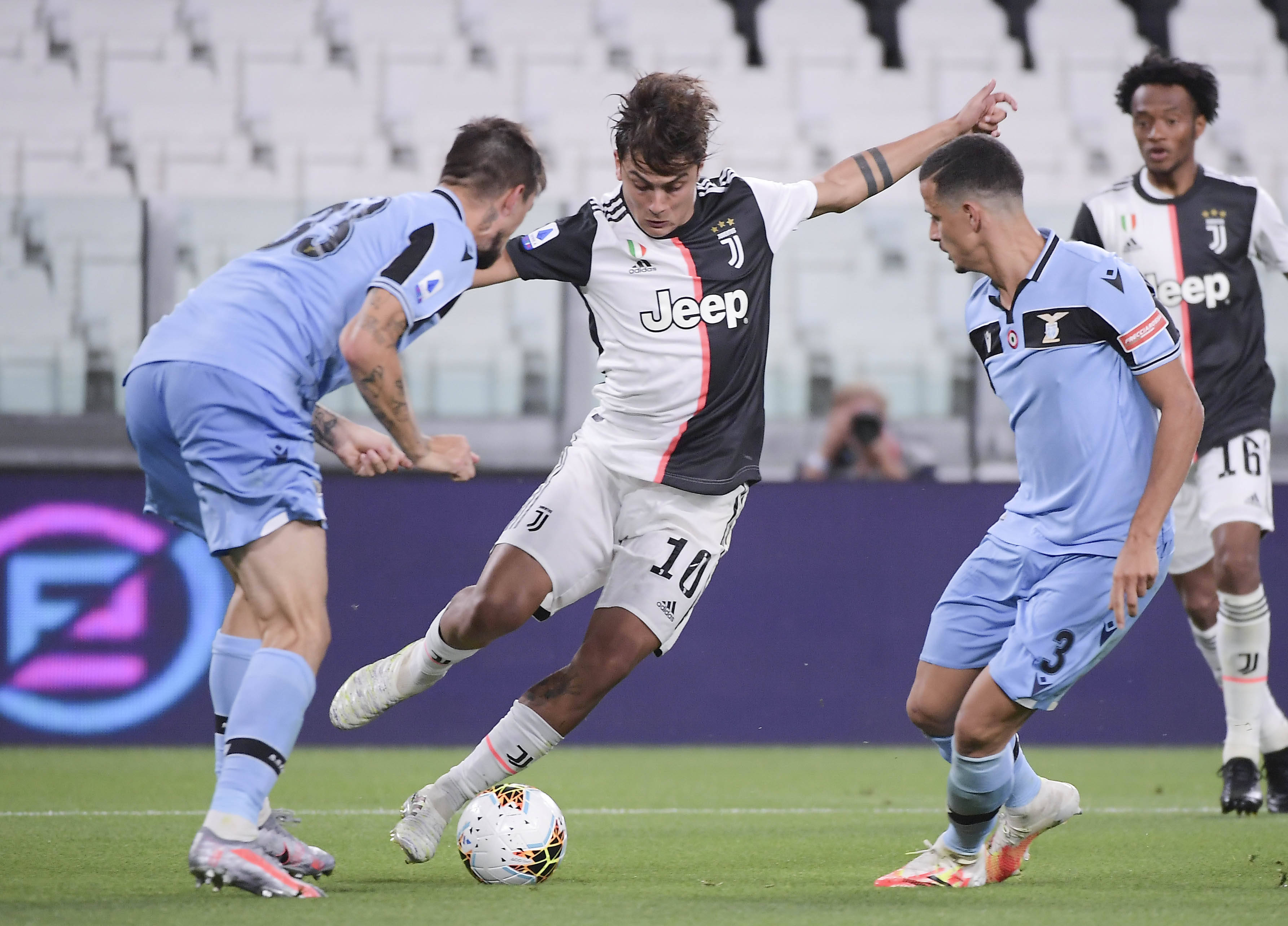 西甲综合：“加泰罗尼亚德比”巴萨客胜西班牙人