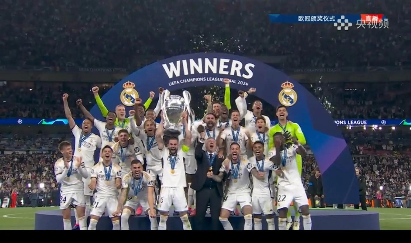 TA：热刺&曼联等队关注扬-迪奥曼德，但他冬窗转会可能性很小