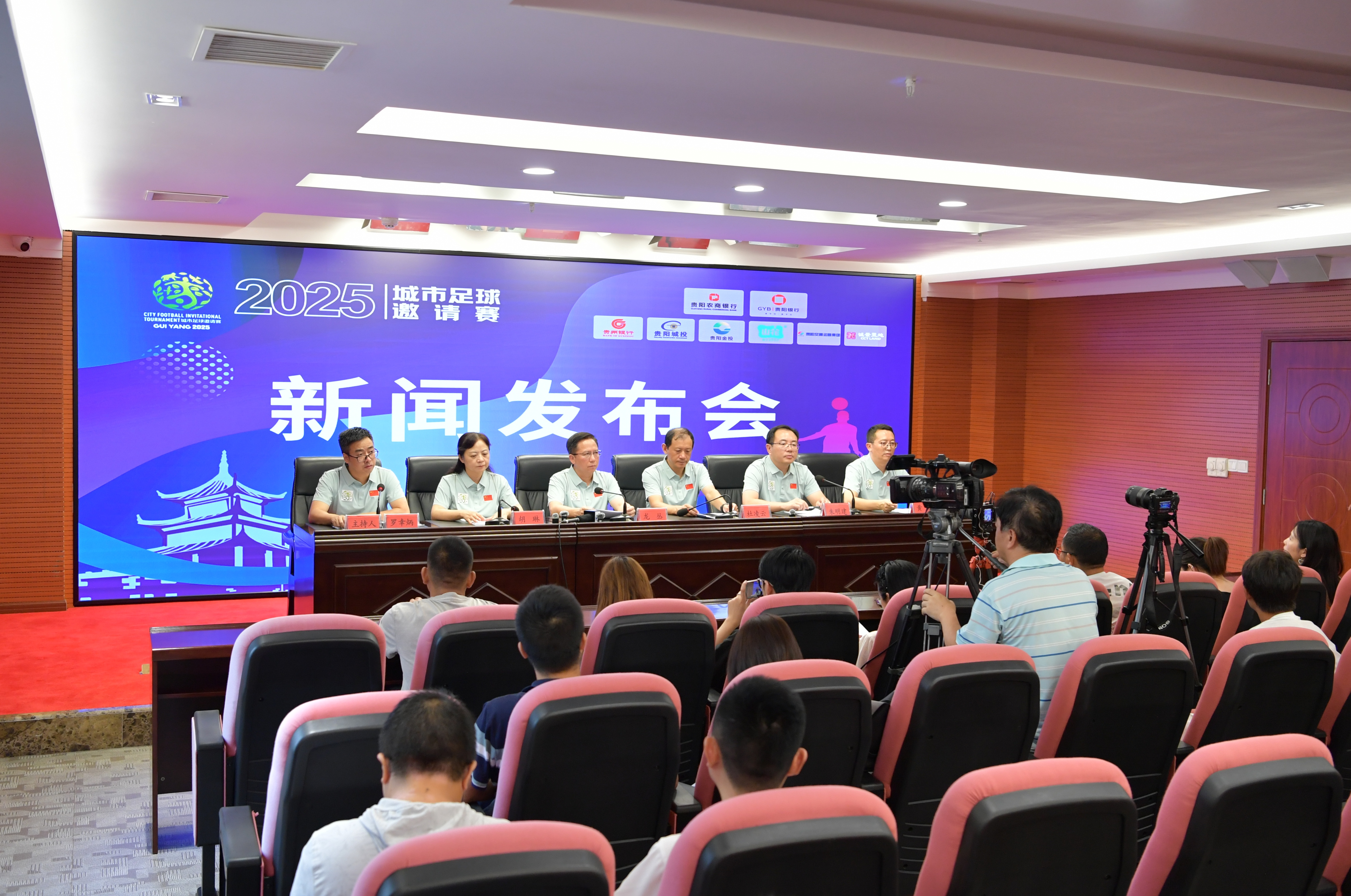 拒绝逆转，库里31+7，字母哥34+10，一战看清三个事实：梅尔顿真香，连拿5分包括一记三分球，首节战罢，双方打成31平